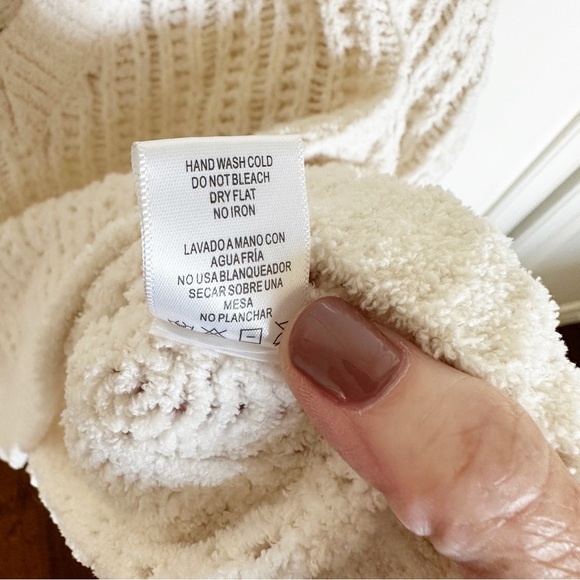 Love Tree Women’s Cream Chenille Chunky Knit V Neck Pullover Sweater Size Medium - Picture 4 of 7